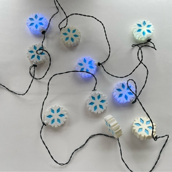 Snow Flake Dancing Lights and Music - Picture 9 of 13